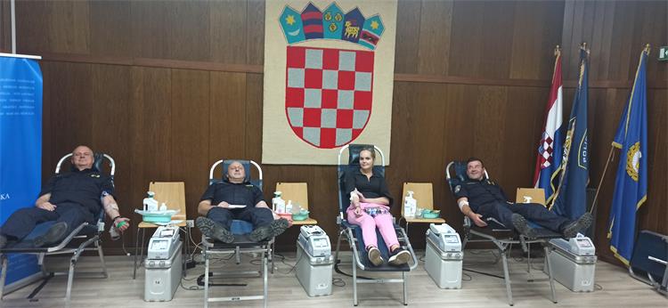 Slika /2022/danpolicije.darivanje krvi0.jpg